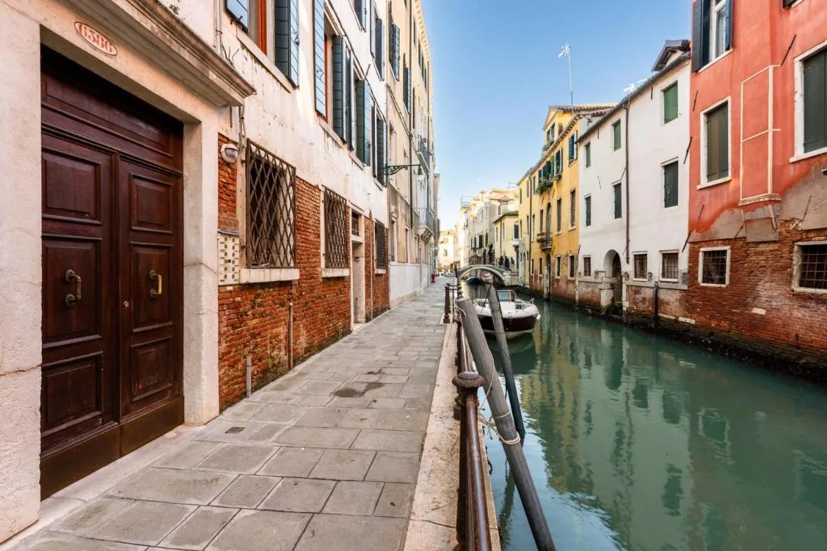 Image 4 of Castello 6386 canal view