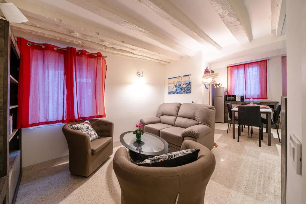 Image 3 of Centrale appartamento per 4 persone