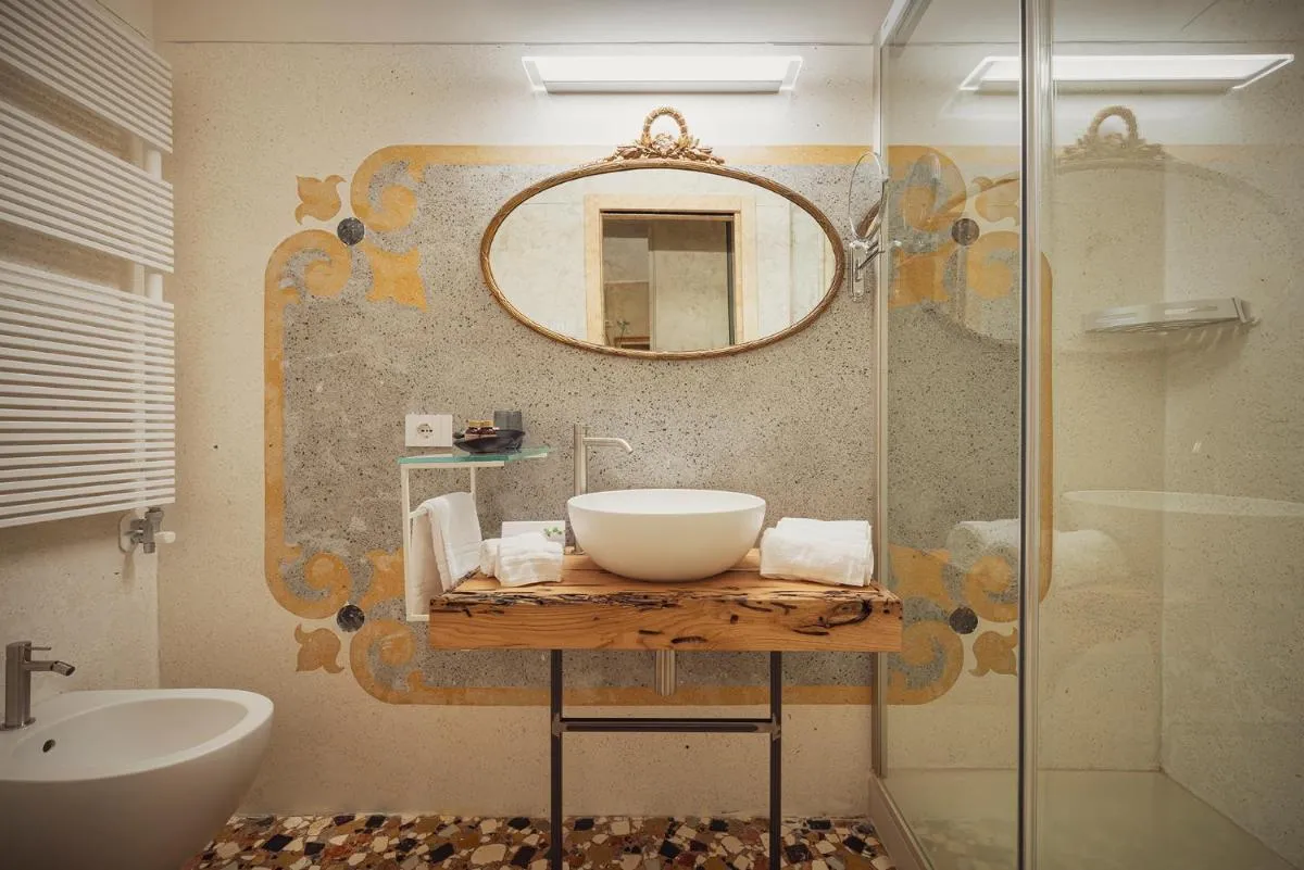 Image 2 of Cinqueteste Luxury Home