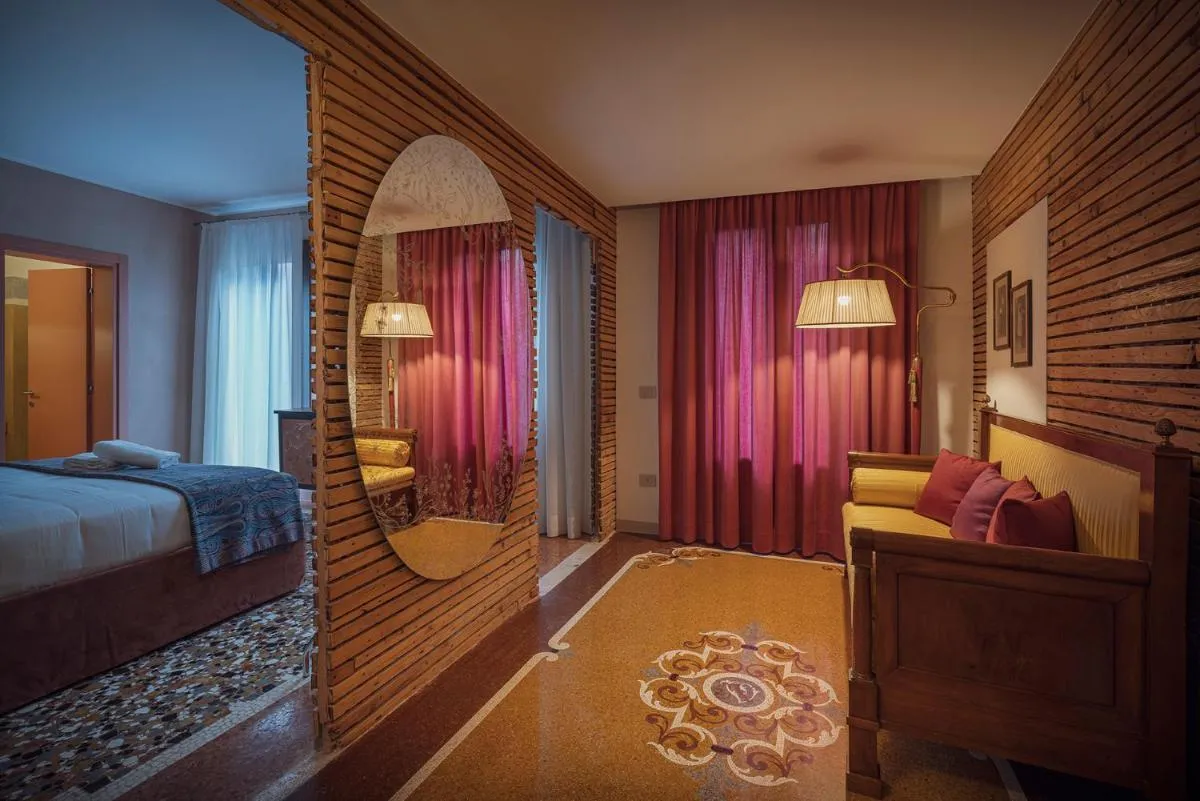 Image 6 of Cinqueteste Luxury Home