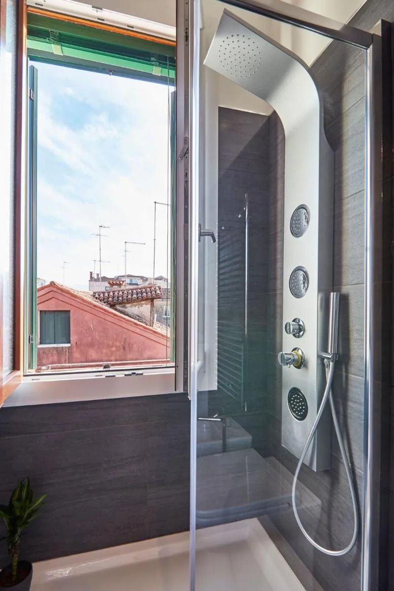 Image 4 of Classy Venice