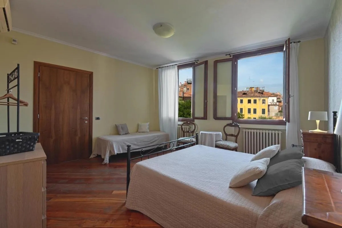 Image 6 of Corte dei Miracoli