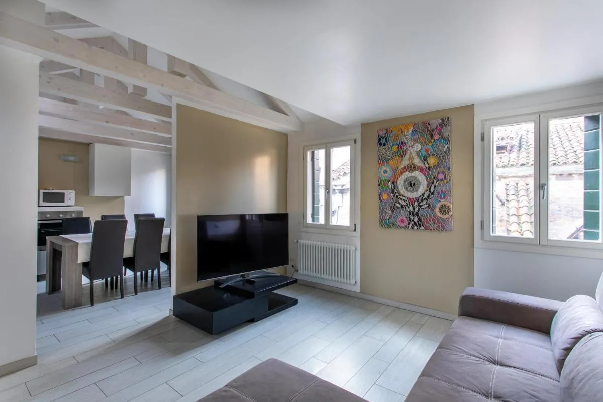 Image 2 of Corte del Tintor Apartments