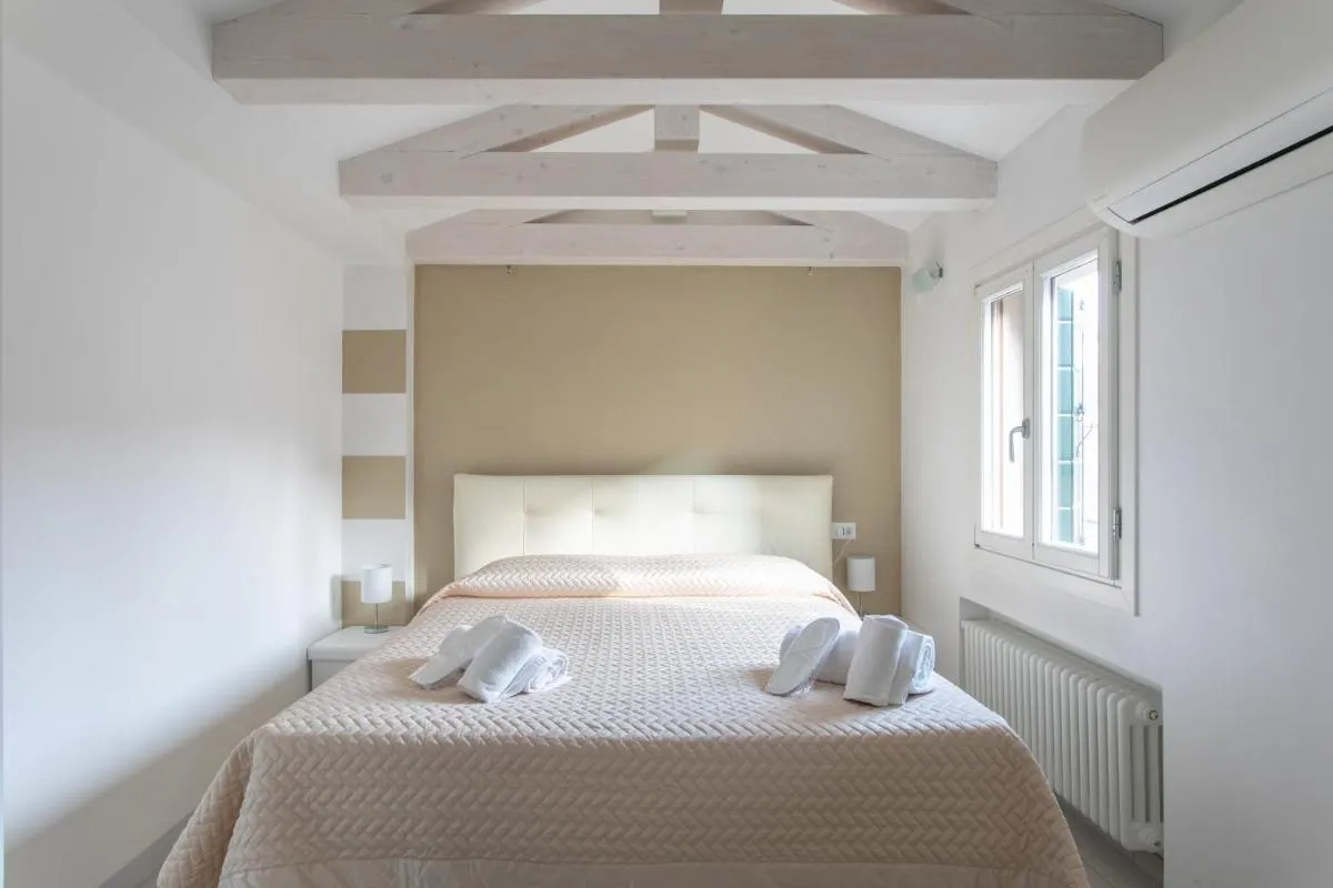 Image 6 of Corte del Tintor Apartments