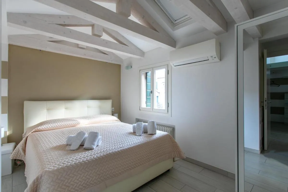 Image 1 of Corte del Tintor Apartments