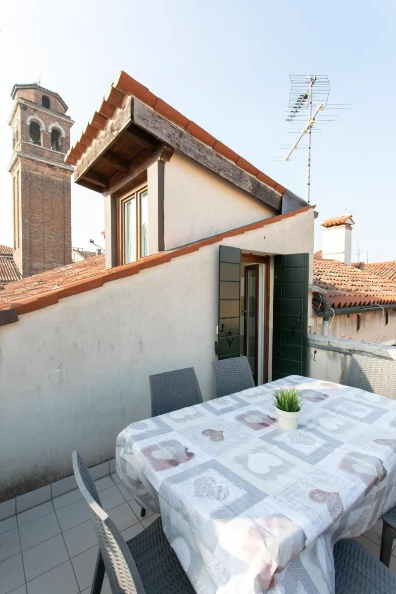 Image 4 of Corte del Tintor Apartments