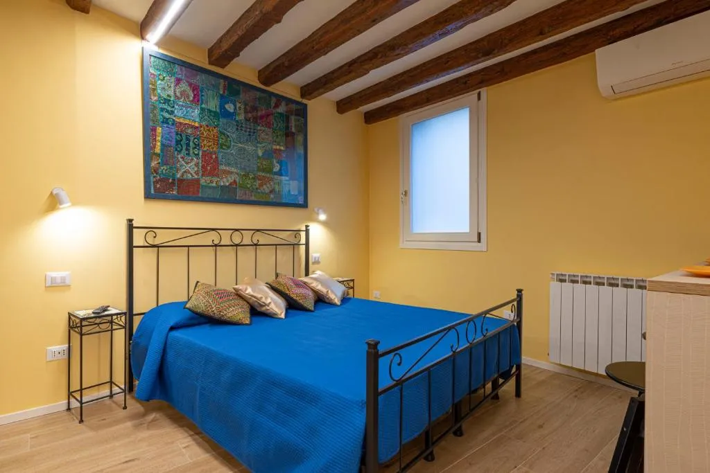 Image of DELUXE DOUBLE ROOM in VENICE CENTRE