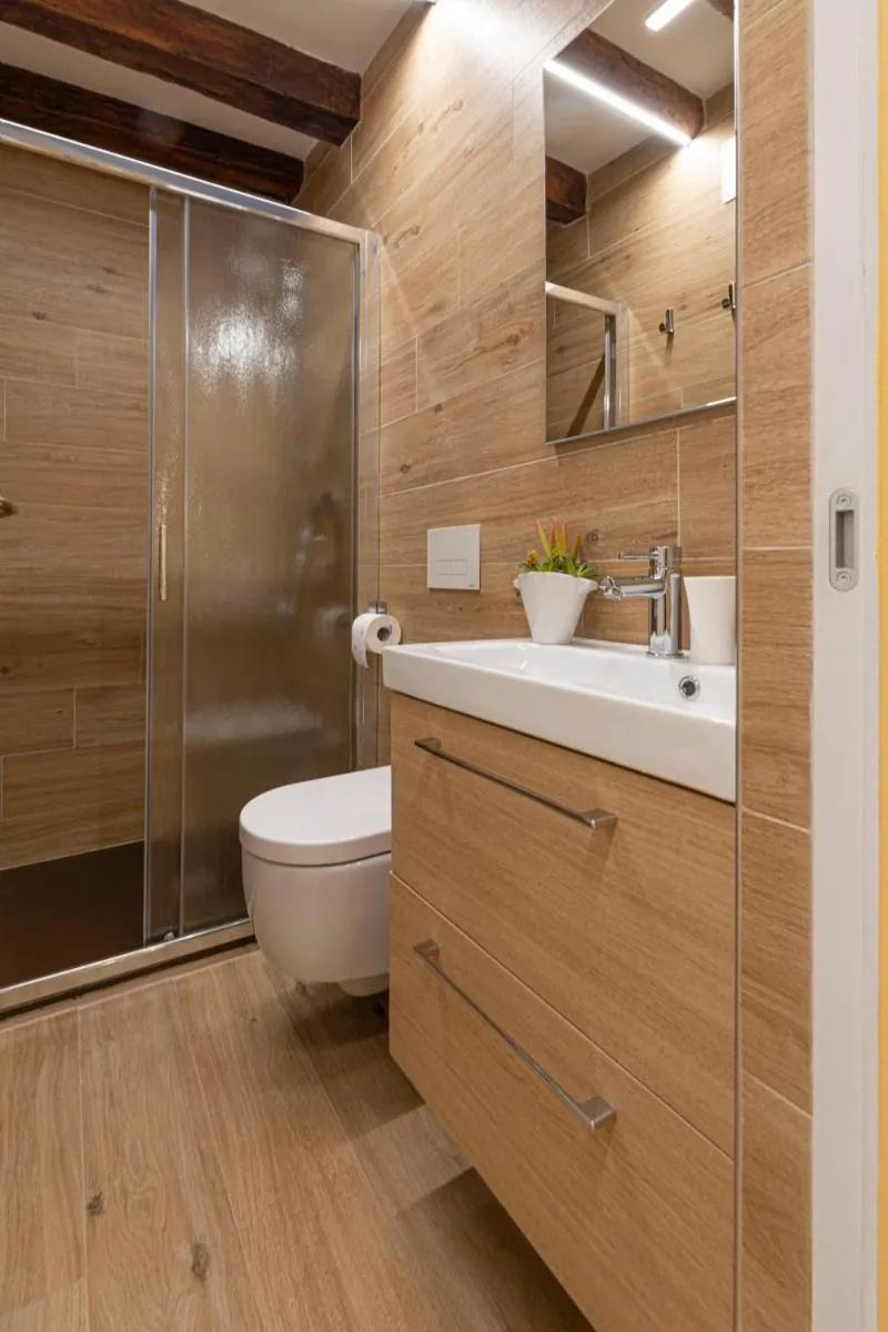 Image 3 of DELUXE DOUBLE ROOM in VENICE CENTRE