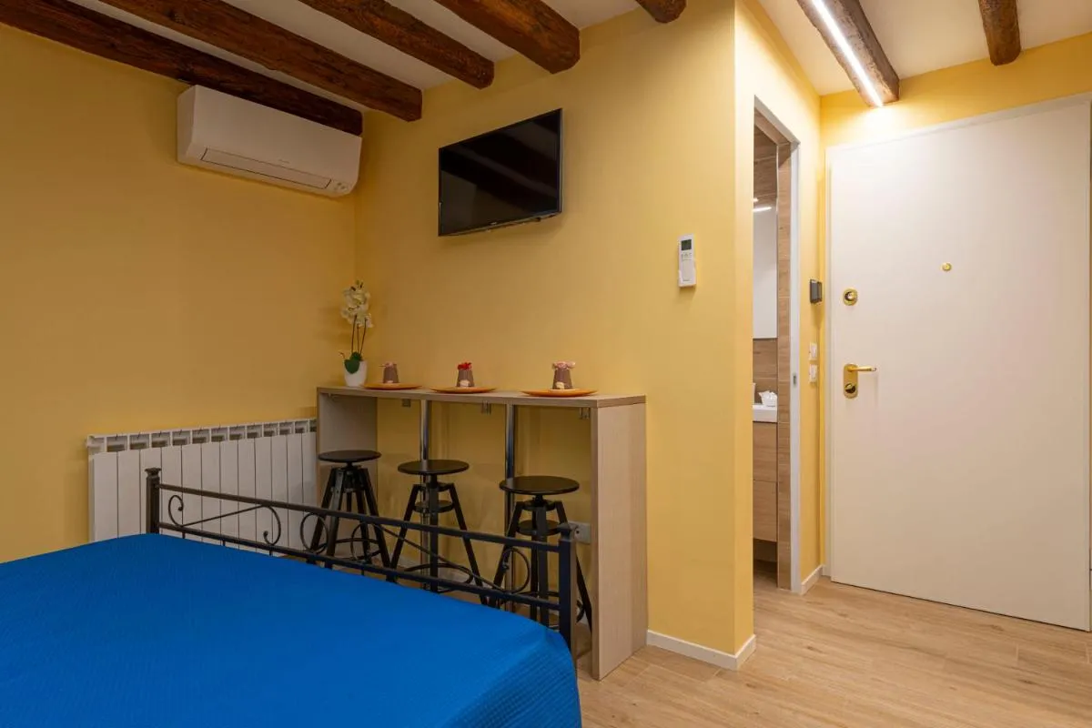 Image 4 of DELUXE DOUBLE ROOM in VENICE CENTRE