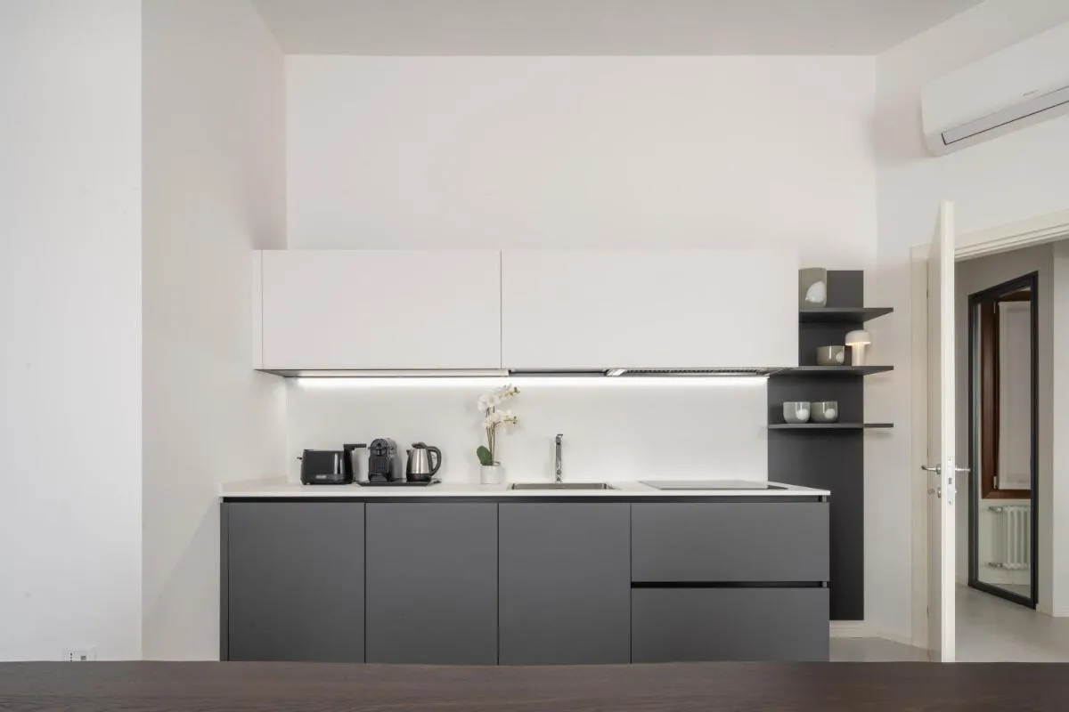 Image 3 of Design Apartment with Balcony on the Grand Canal R&R