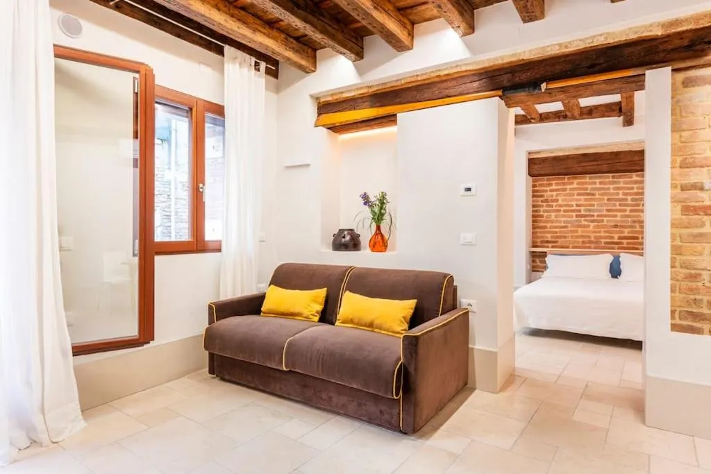 Image 1 of Dream’s door with canal view in Venice