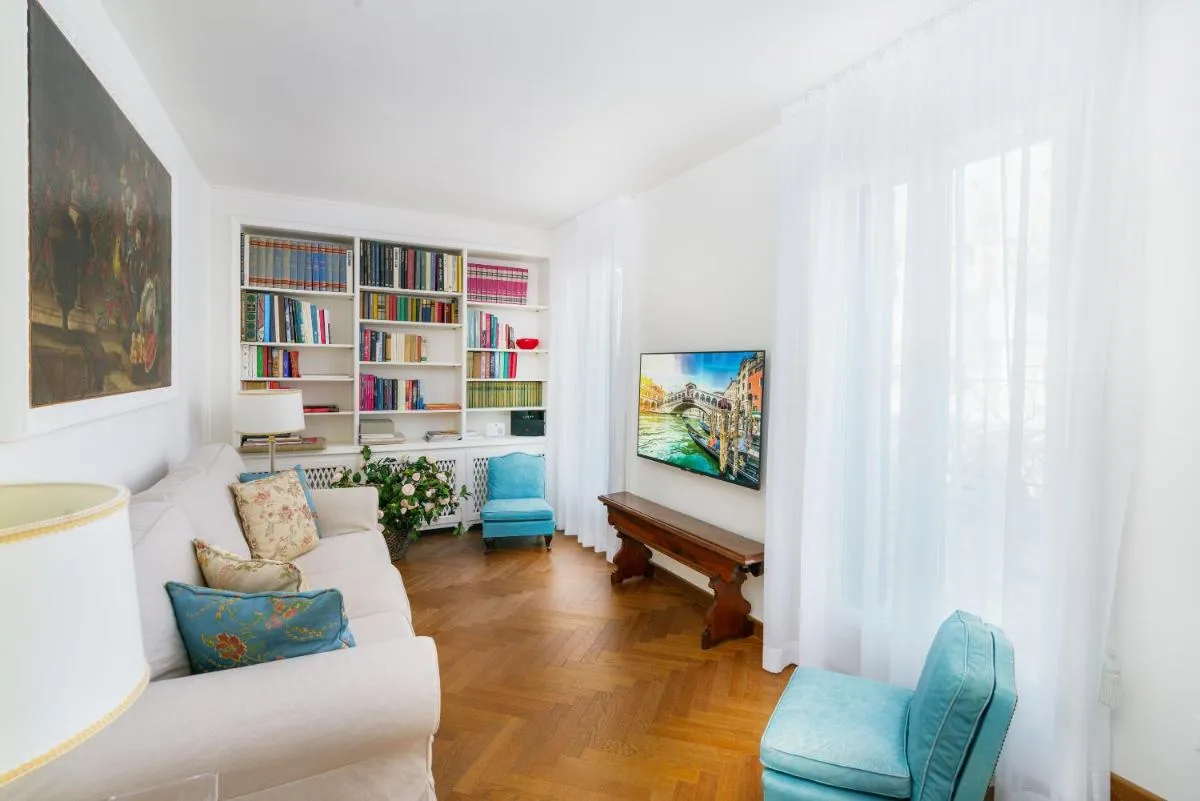 Image 4 of Due Leoni Terrace In St Mark’s Square