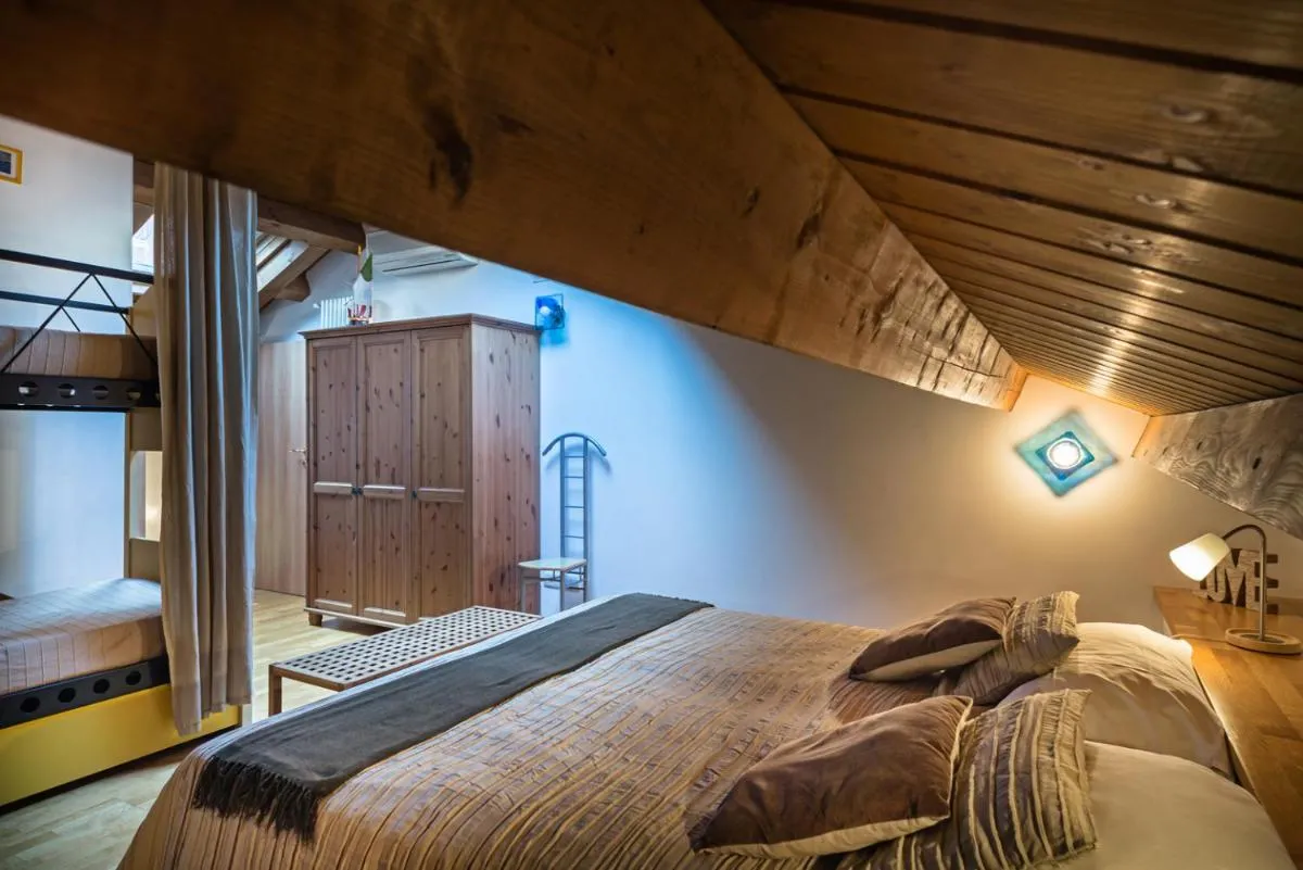 Image 6 of Duplex at the entrance to Venice 2 bathroom and terrace