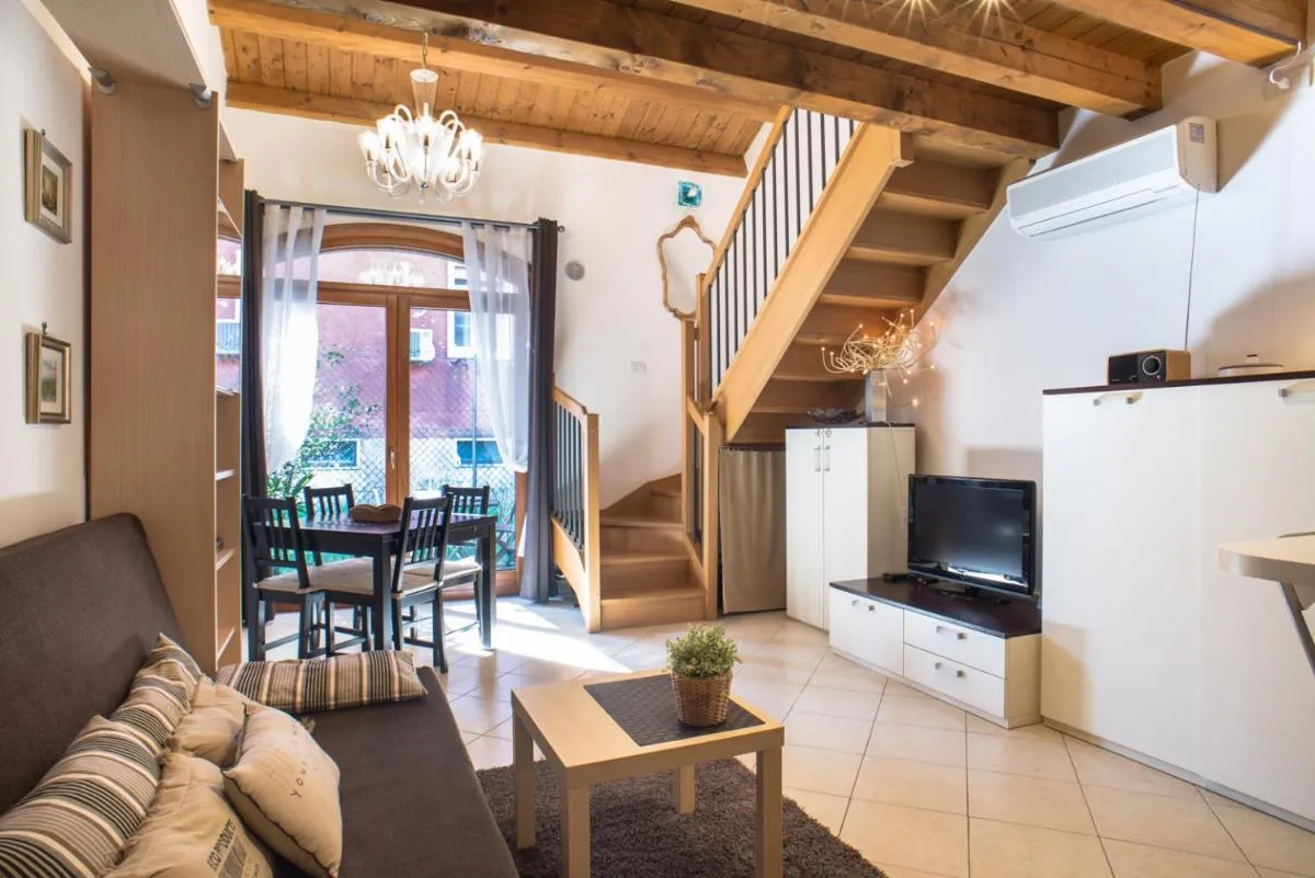 Image 4 of Duplex at the entrance to Venice 2 bathroom and terrace