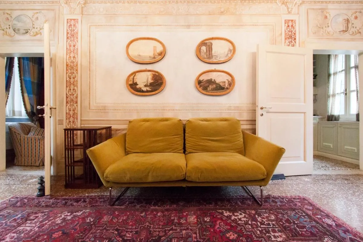 Image 2 of Explore Venice from a Sophisticated Hideaway in San Polo