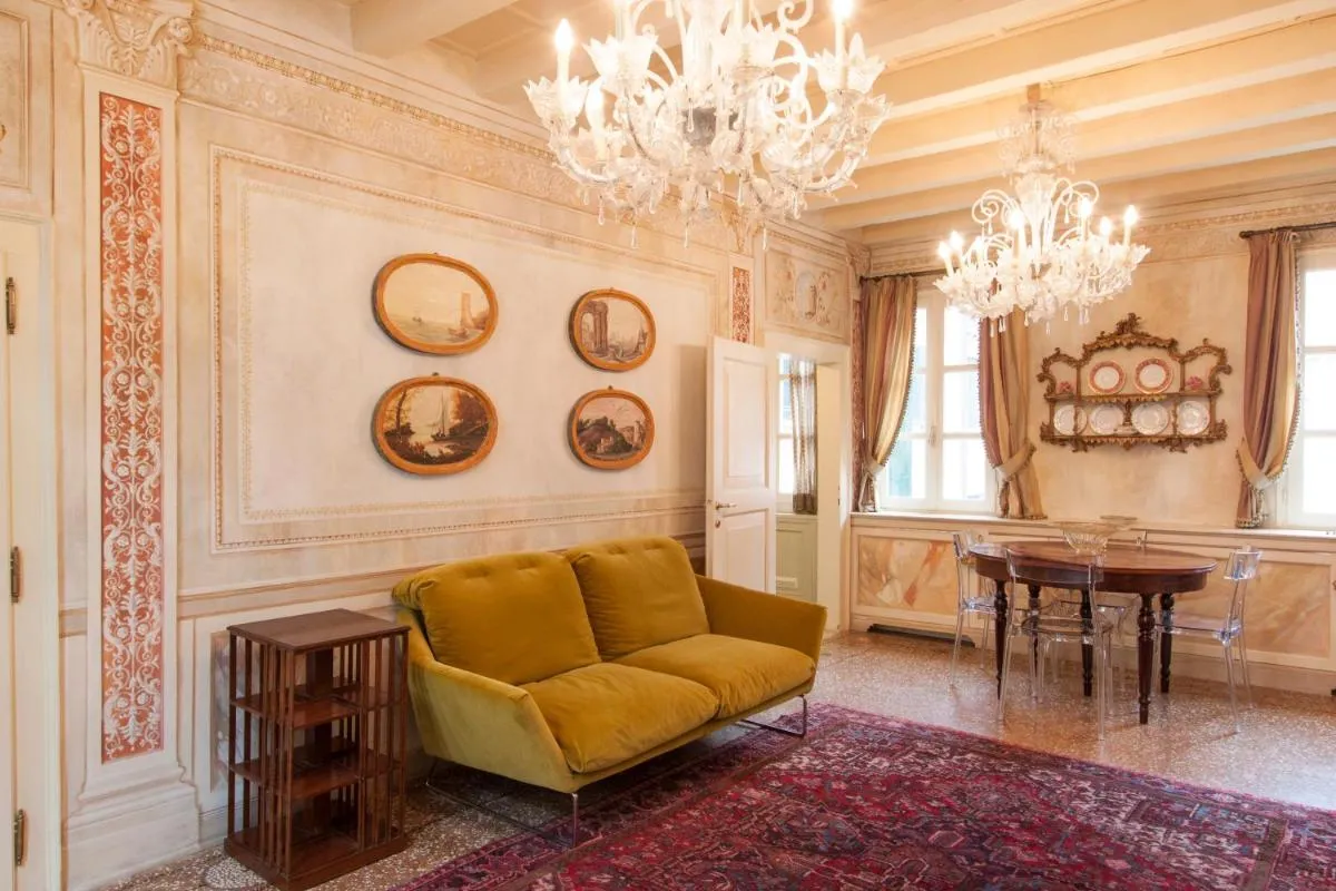 Image 4 of Explore Venice from a Sophisticated Hideaway in San Polo