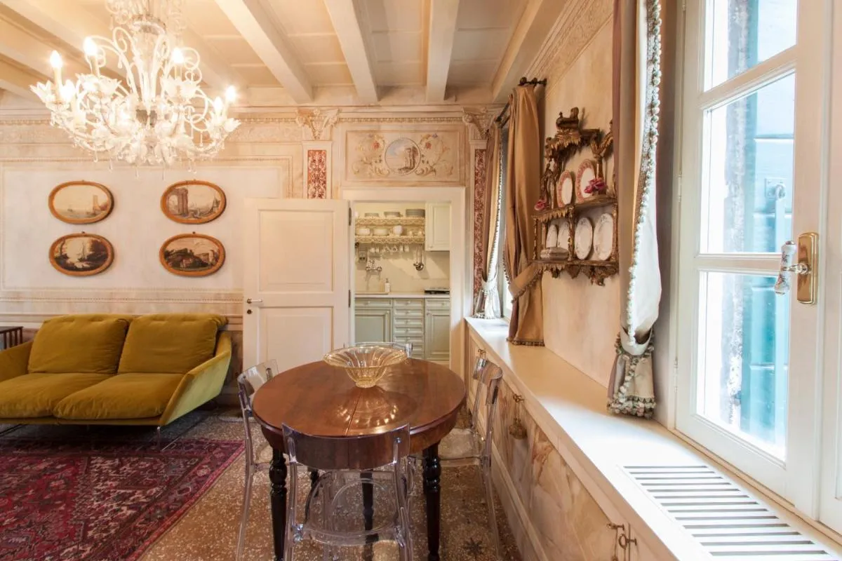Image 6 of Explore Venice from a Sophisticated Hideaway in San Polo