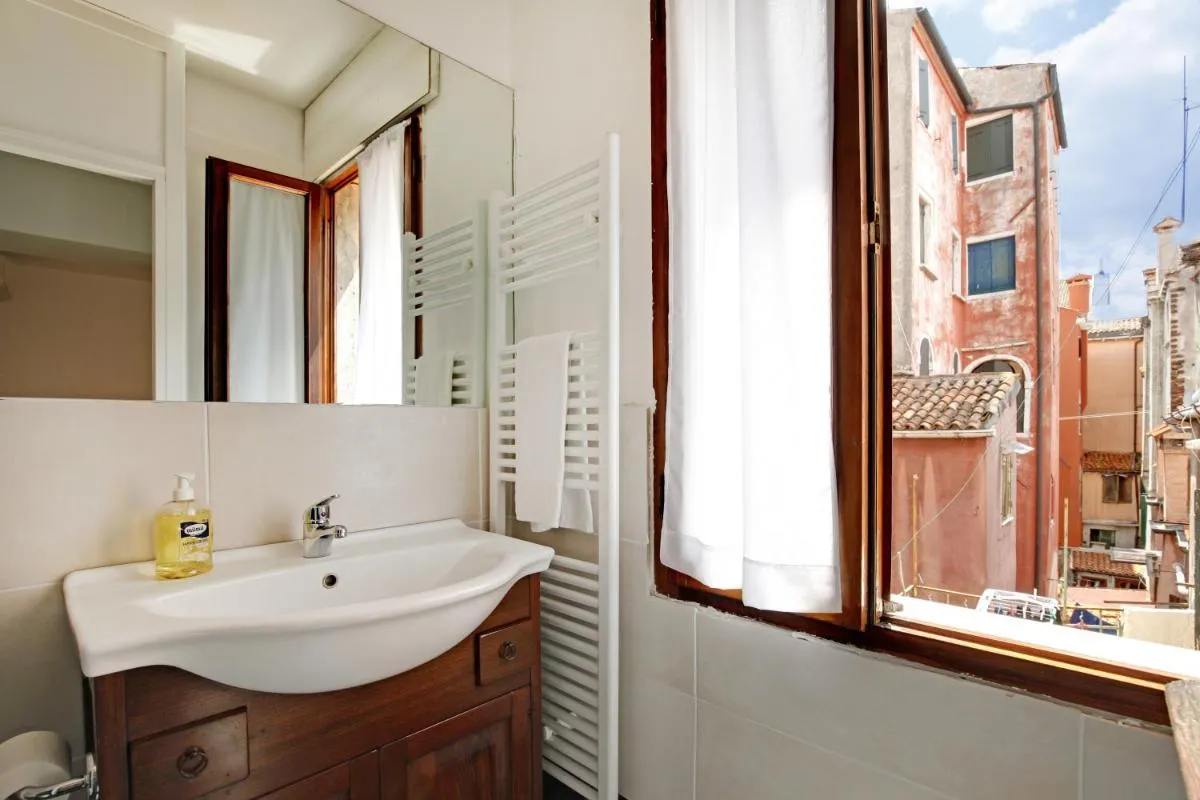 Image 2 of Fenix La Bohéme