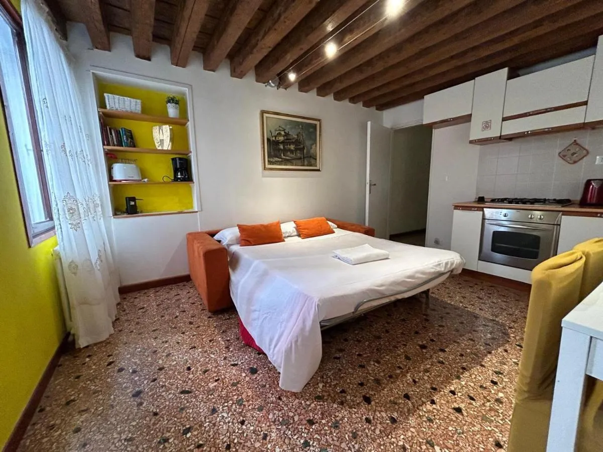 Image 1 of Frari 2 by Venicevillas