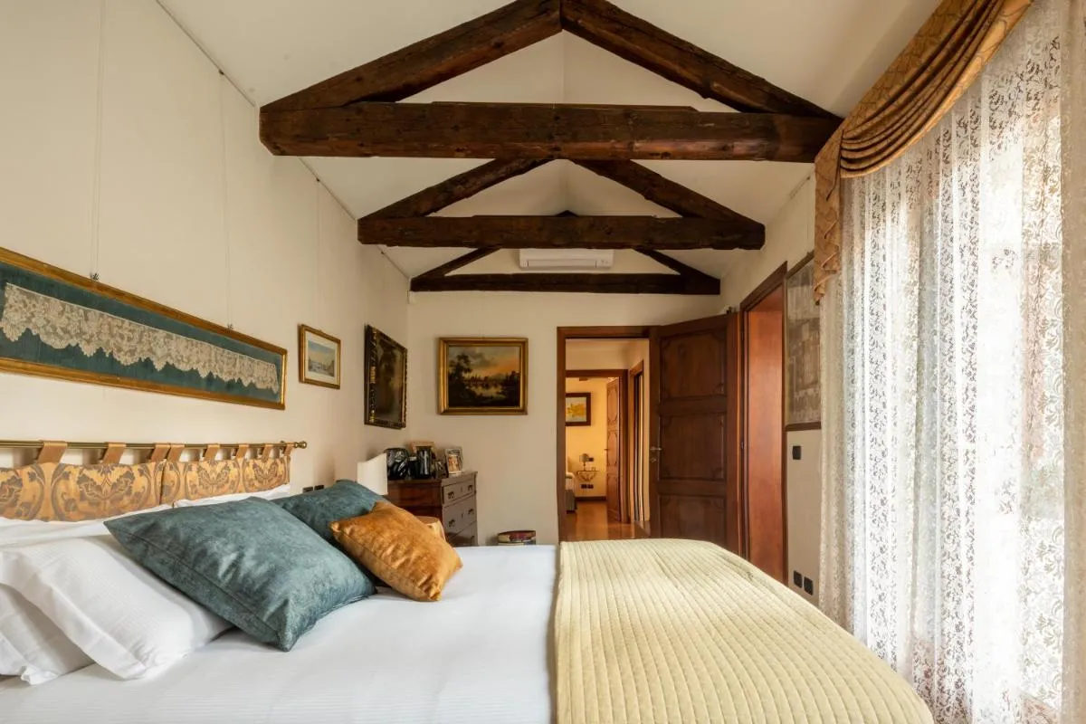 Image 1 of Garden Mansion with Private Mooring R&R