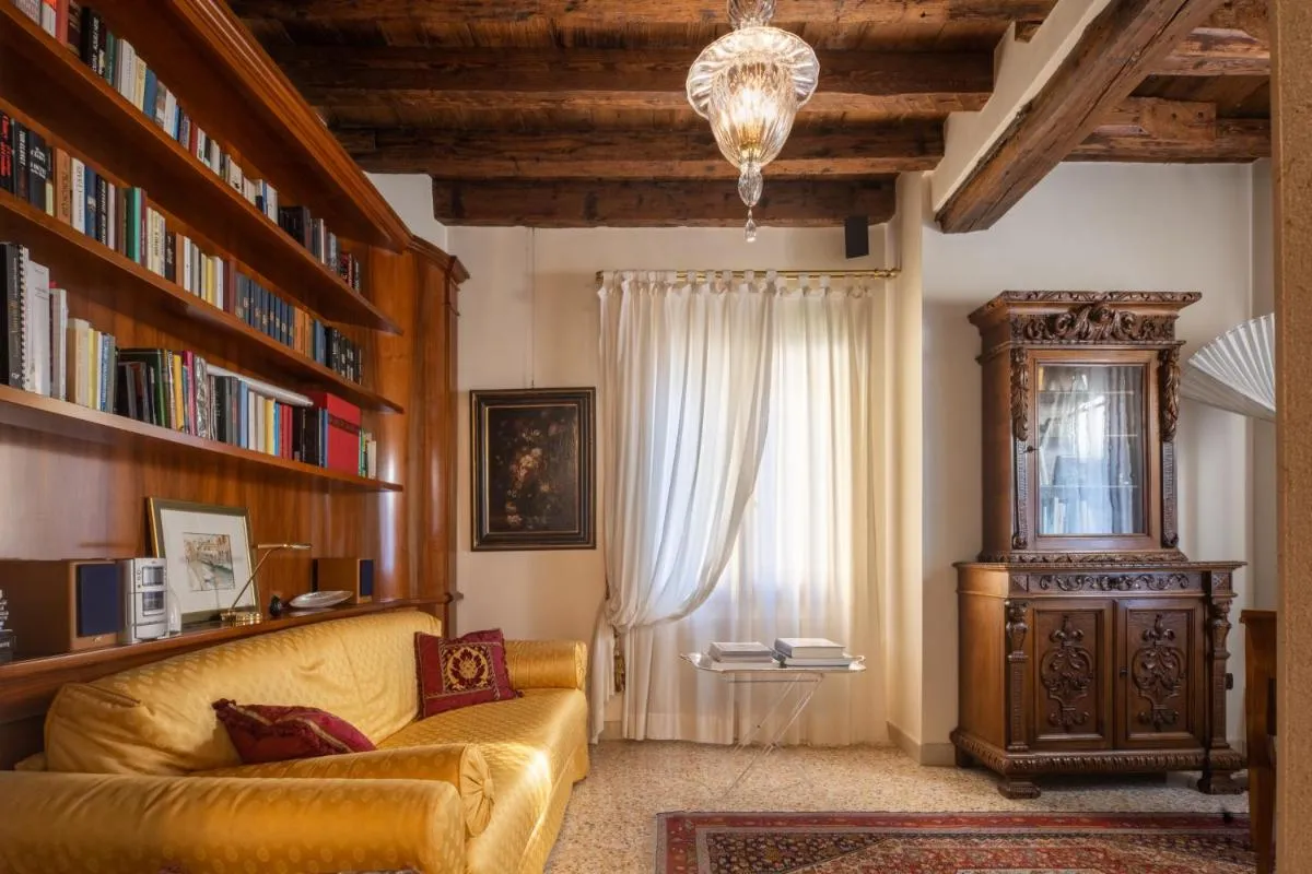 Image 4 of Garden Mansion with Private Mooring R&R