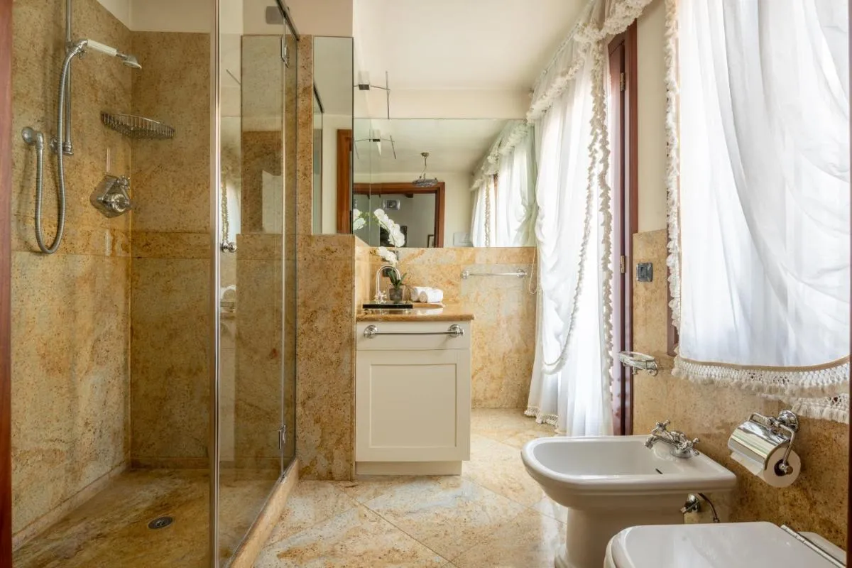 Image 2 of Garden Mansion with Private Mooring R&R