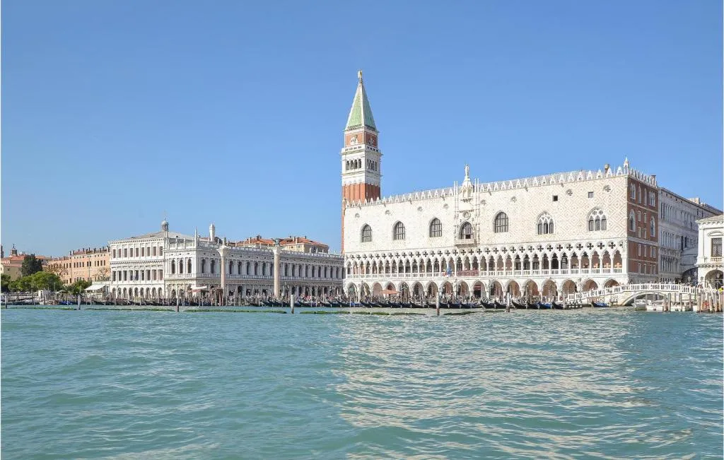 Image of Gorgeous Apartment In Venezia With Wifi