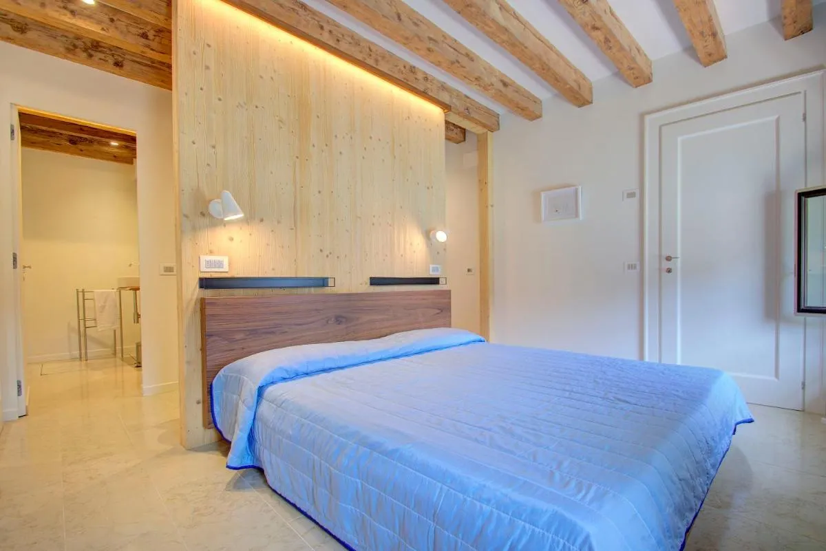 Image 1 of GrandCanal-Green