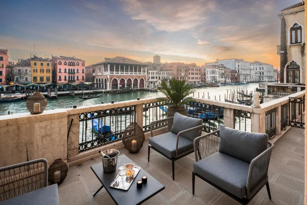 Image of Grand Canal Luxury Apartment With Terrace R&R