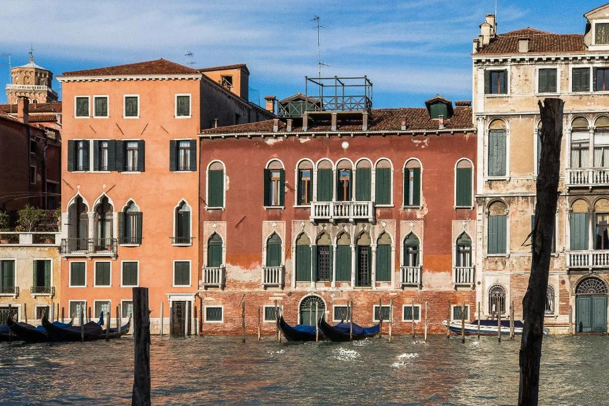 Image 4 of GrandCanal-Red