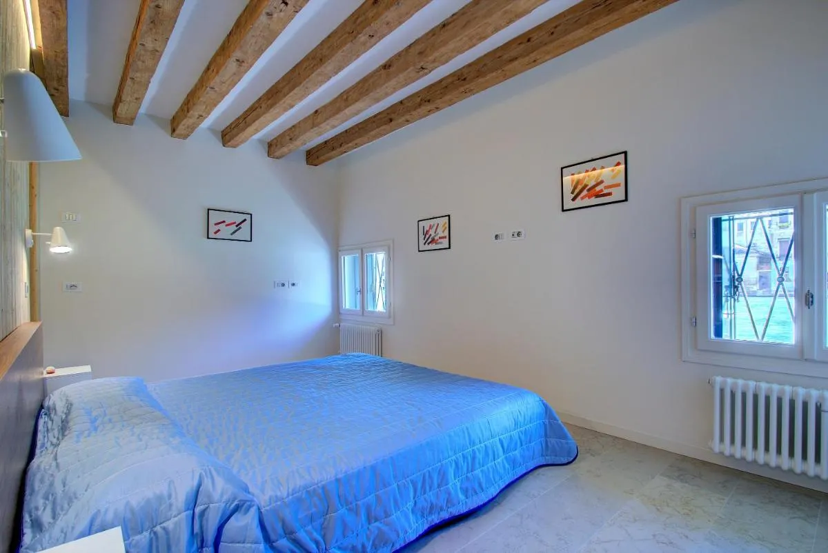 Image 1 of GrandCanal-Red