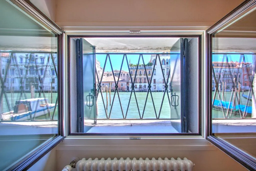 Image of GrandCanal-Red