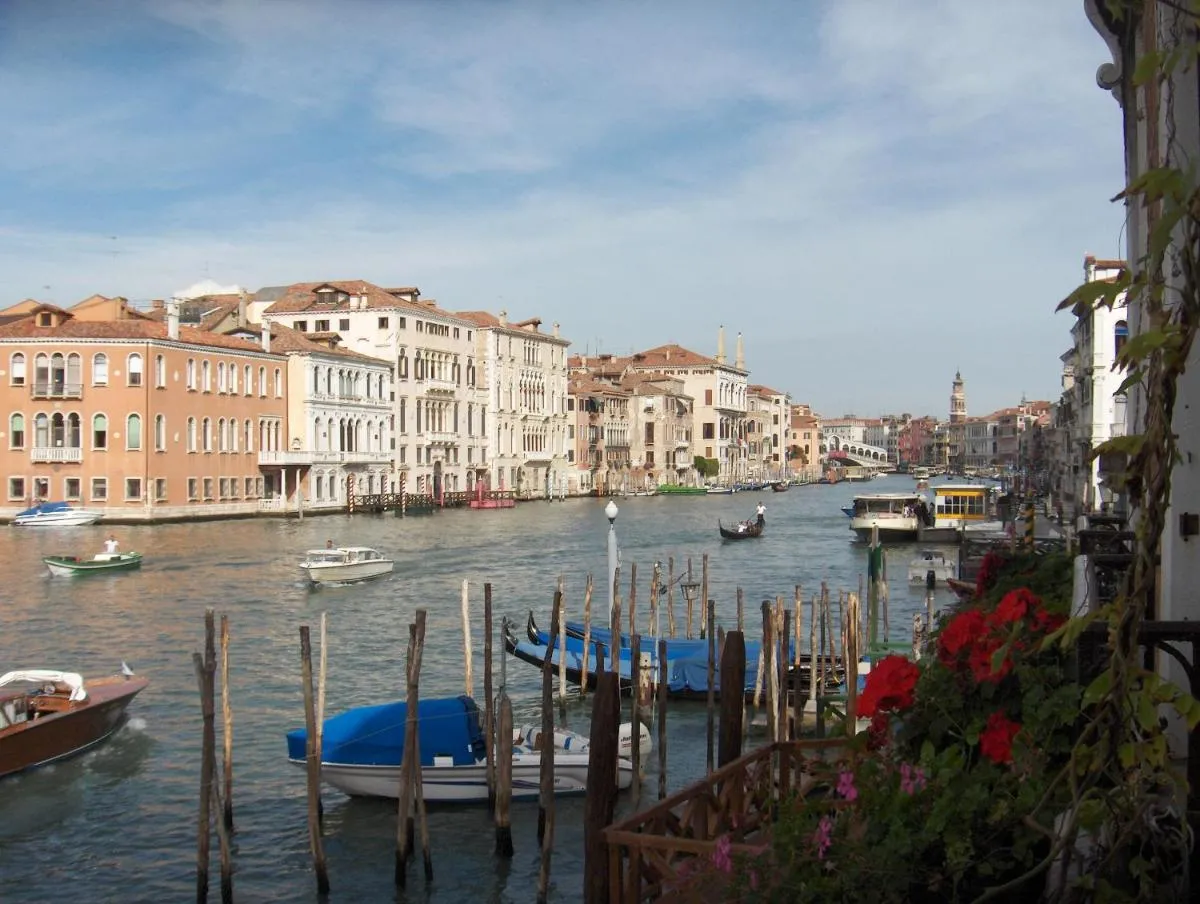 Image 4 of Honeymoon suite on Grand Canal