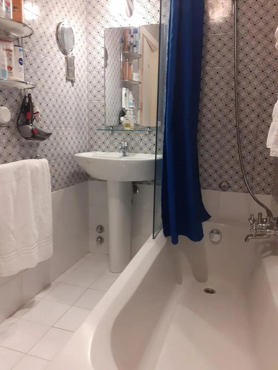 Image 3 of Honeymoon suite on Grand Canal