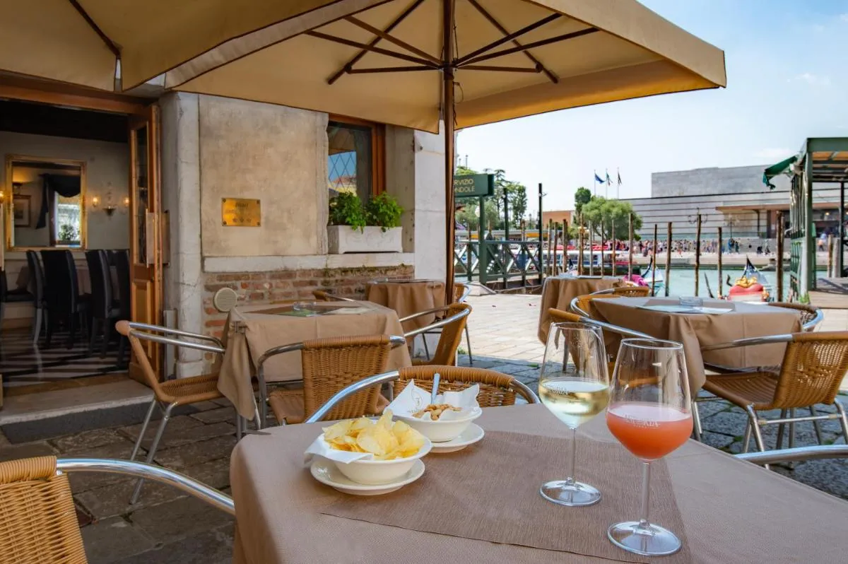 Image 3 of Hotel Antiche Figure