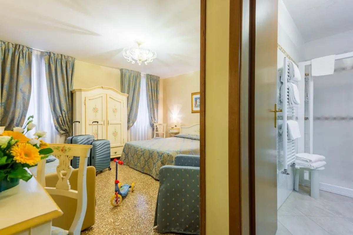 Image 2 of Hotel Mercurio