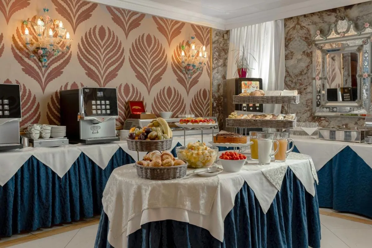 Image 2 of Hotel Montecarlo