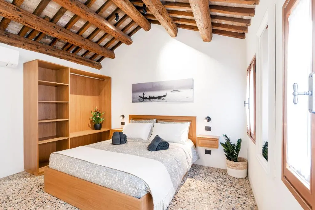 Image of Intera Palazzina al centro di Venezia