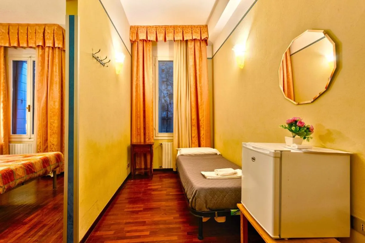 Image 2 of Joy Rialto Rooms Venice