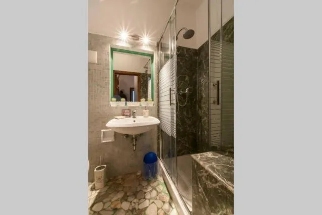 Image 1 of KEY LOCATION near Palazzo Grassi