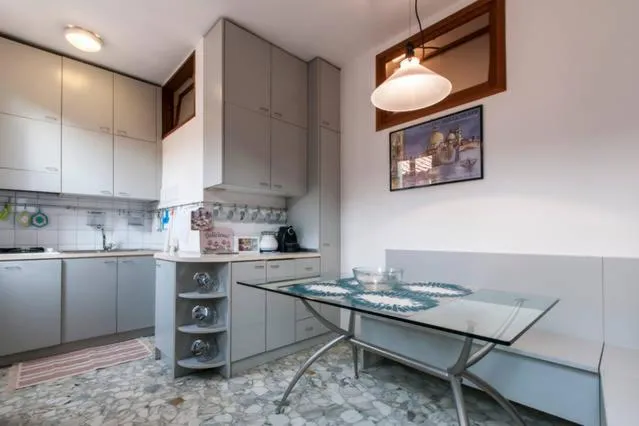 Image 2 of KEY LOCATION near Palazzo Grassi