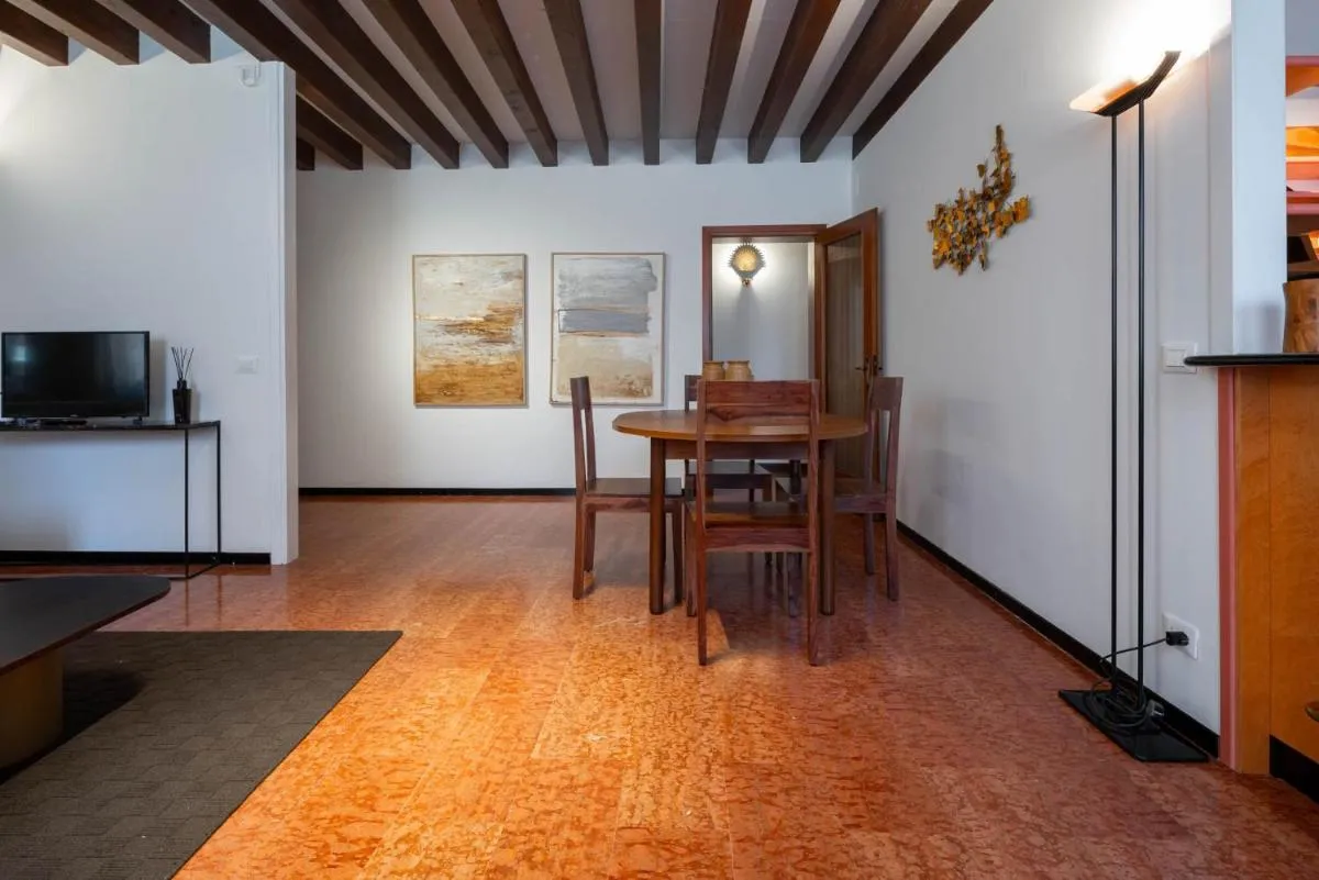 Image 4 of Klimt House