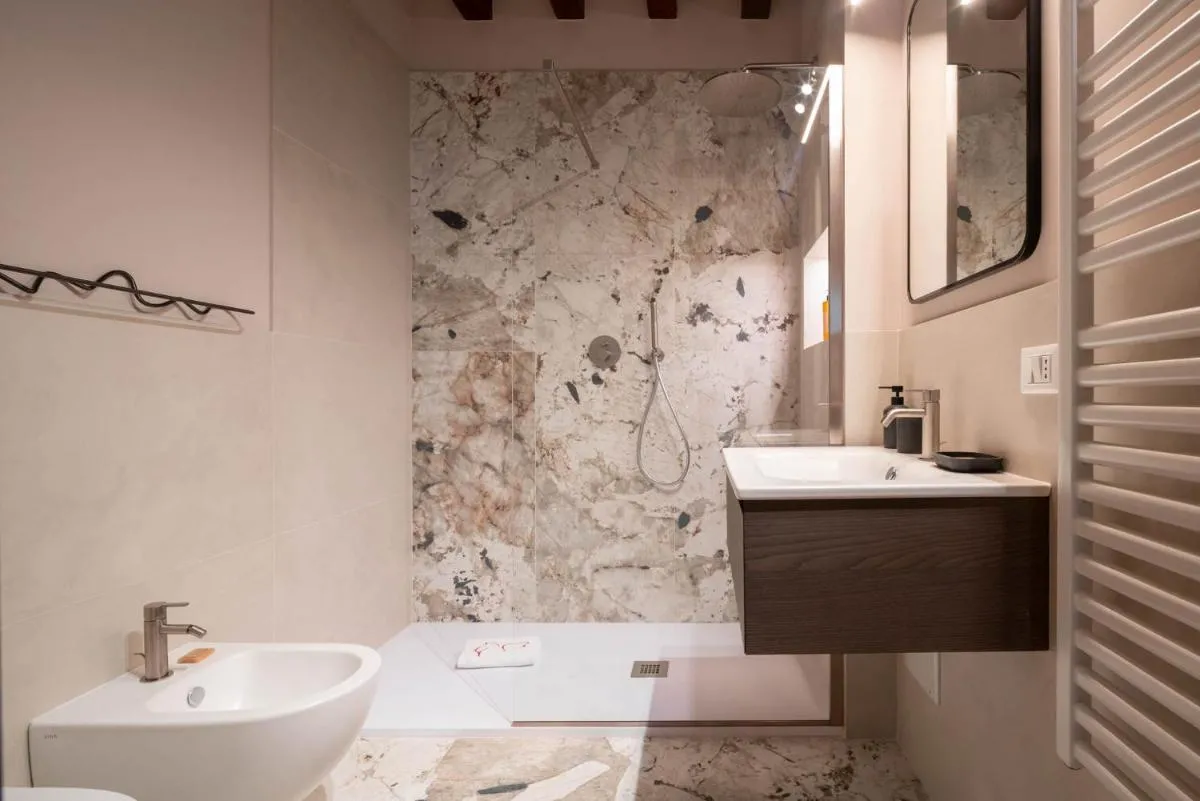 Image 2 of Klimt House