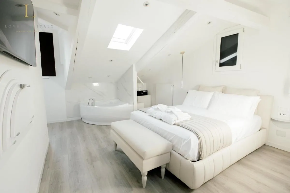 Image 2 of LOVERSINITALY Romantic Apartments – Altana and Jacuzzi