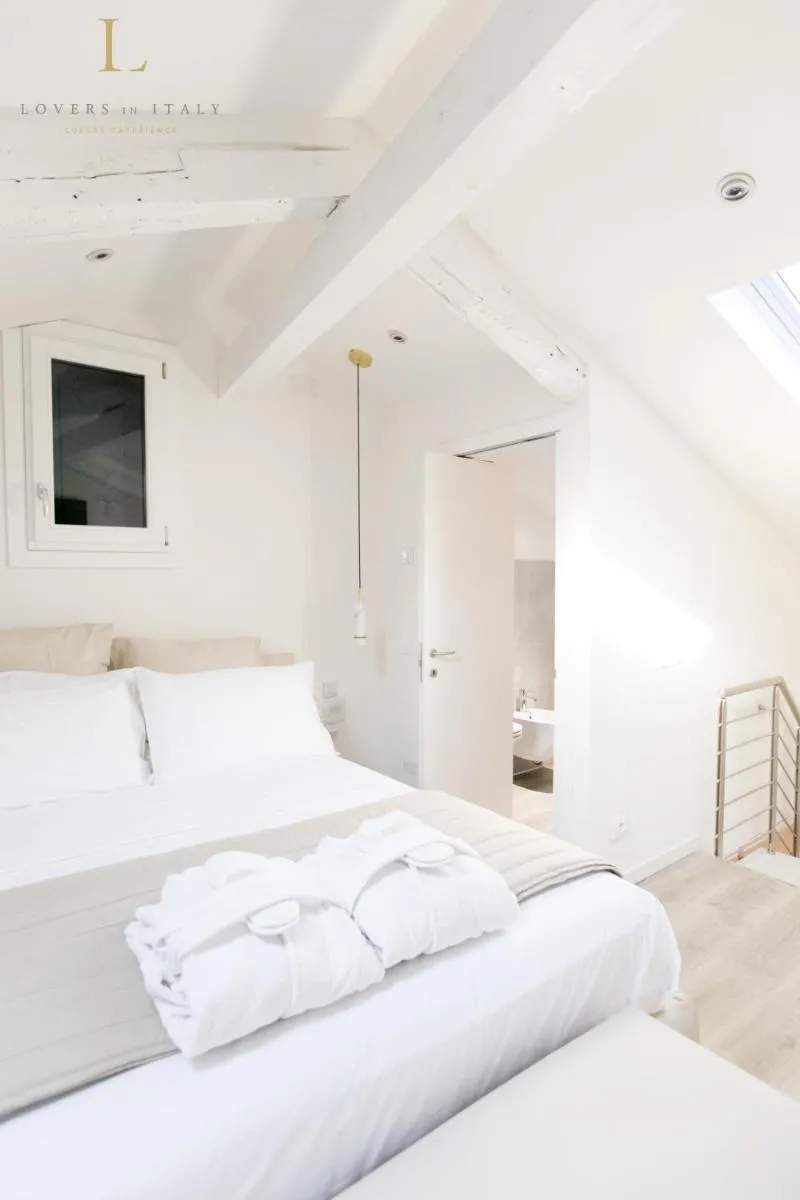 Image 3 of LOVERSINITALY Romantic Apartments – Altana and Jacuzzi