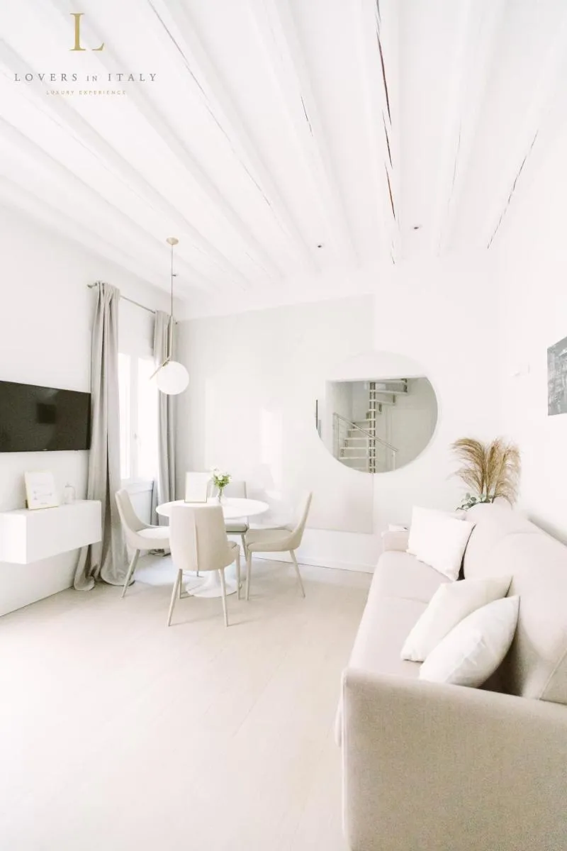 Image 5 of LOVERSINITALY Romantic Apartments – Altana and Jacuzzi