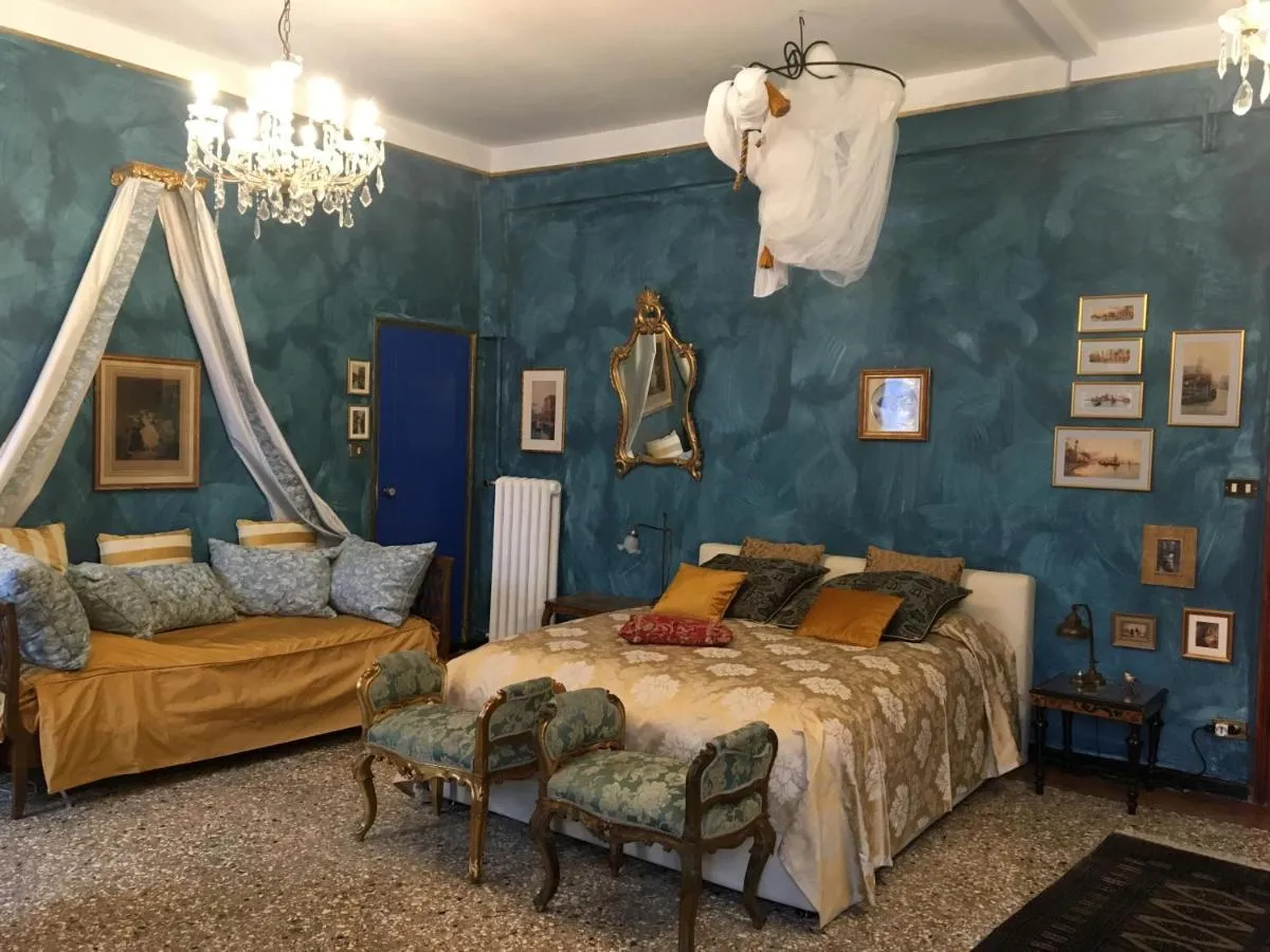 Image 1 of La Chambre D’Ella