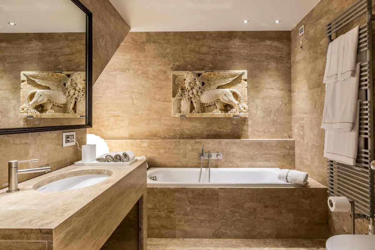 Image 2 of La Corte dei Cuoridoro 2 Canal View