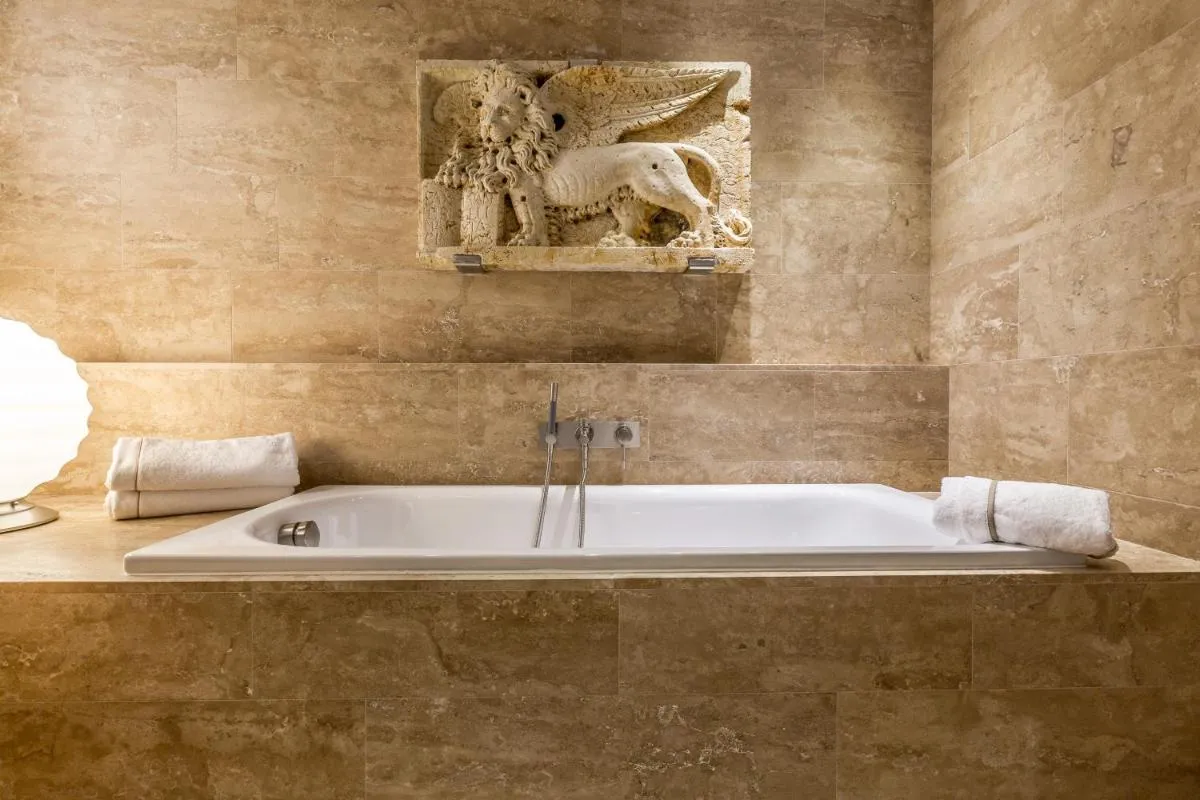 Image 6 of La Corte dei Cuoridoro 2 Canal View