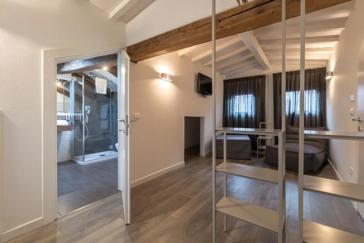 Image 2 of La Loggia della Luna